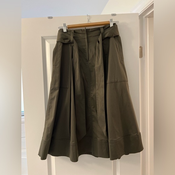 Club Monaco A-line belted skirt with pockets! Size 2 - Picture 2 of 6
